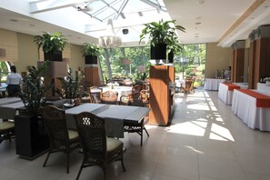 Breakfast, lunch, dinner served; international cuisine - Hotel Na Półboru (Sieradz)