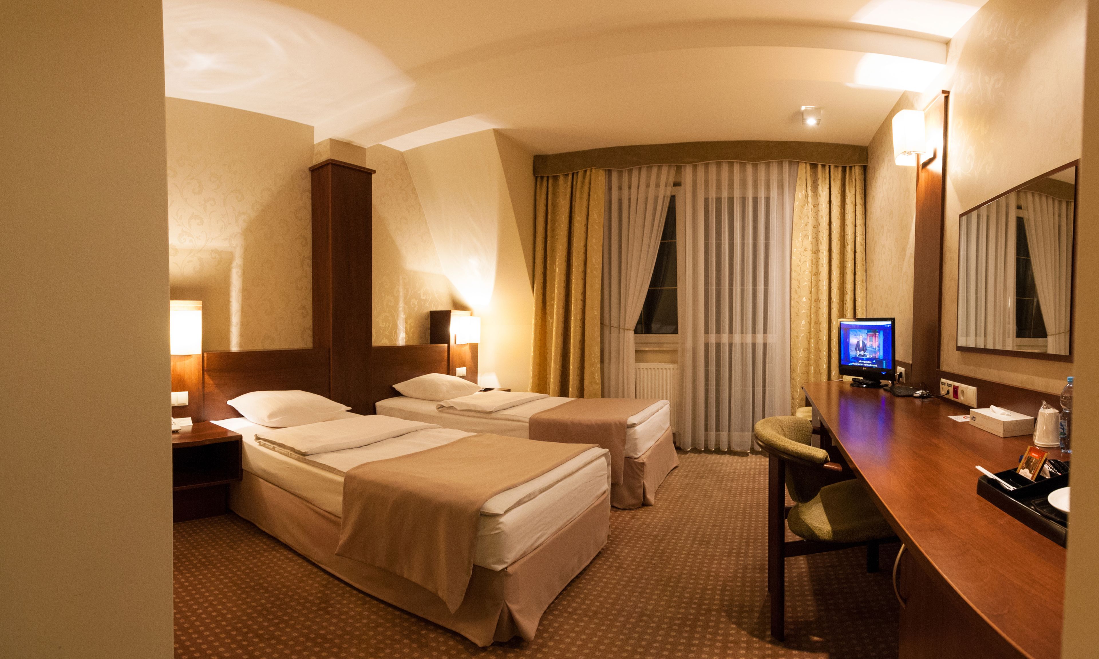 twin room | egyptian cotton sheets, hypo-allergenic bedding, down duvets