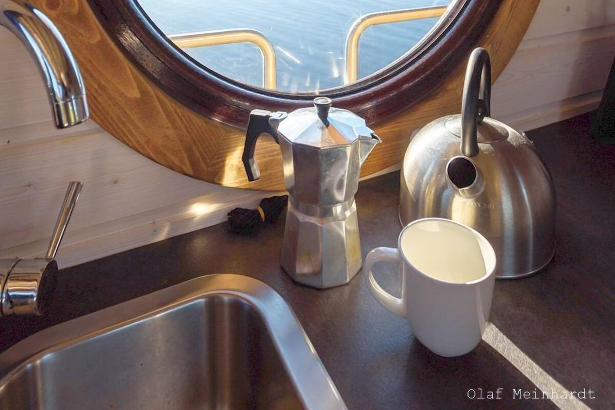 Classic Apartment, 1 Double Bed, Lake View, Lakeside | Private kitchen | Coffee/tea maker, stovetop, cookware/dishes/utensils