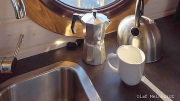 Classic Apartment, 1 Double Bed, Lake View, Lakeside | Private kitchen | Stovetop, coffee/tea maker, cookware/dishes/utensils