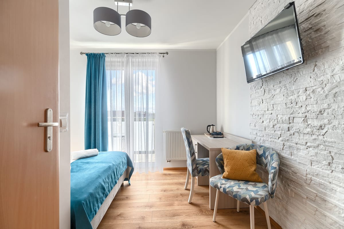 Economy Double Room | 1 bedroom, iron/ironing board, free WiFi, bed sheets