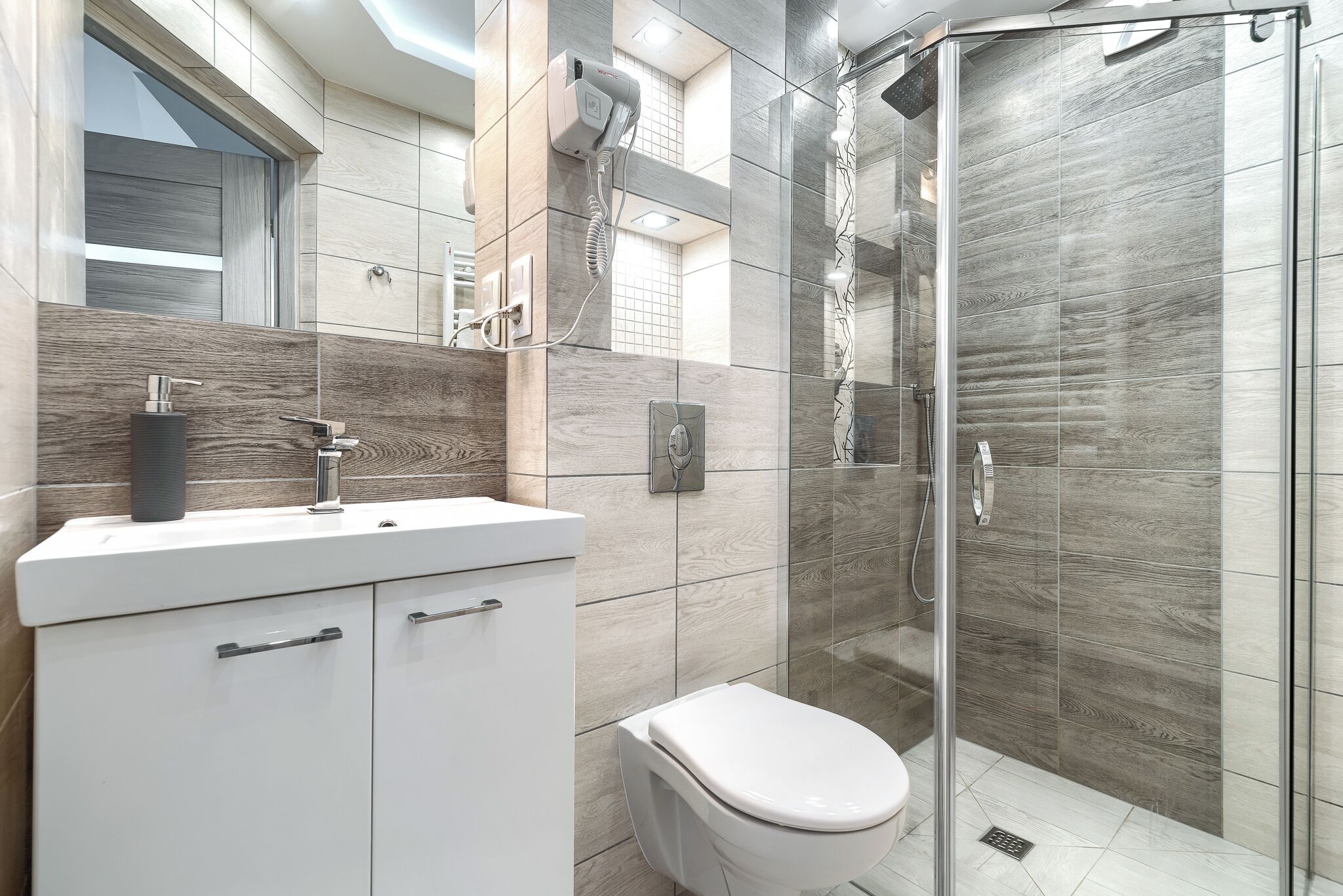 Shower, towels
