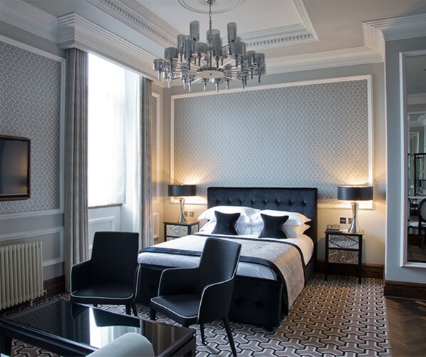 Suite | Literie de qualité, coffre-fort, décor unique, ameublement unique