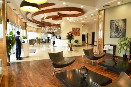 Reception. Gulf Suites Hotel Amwaj