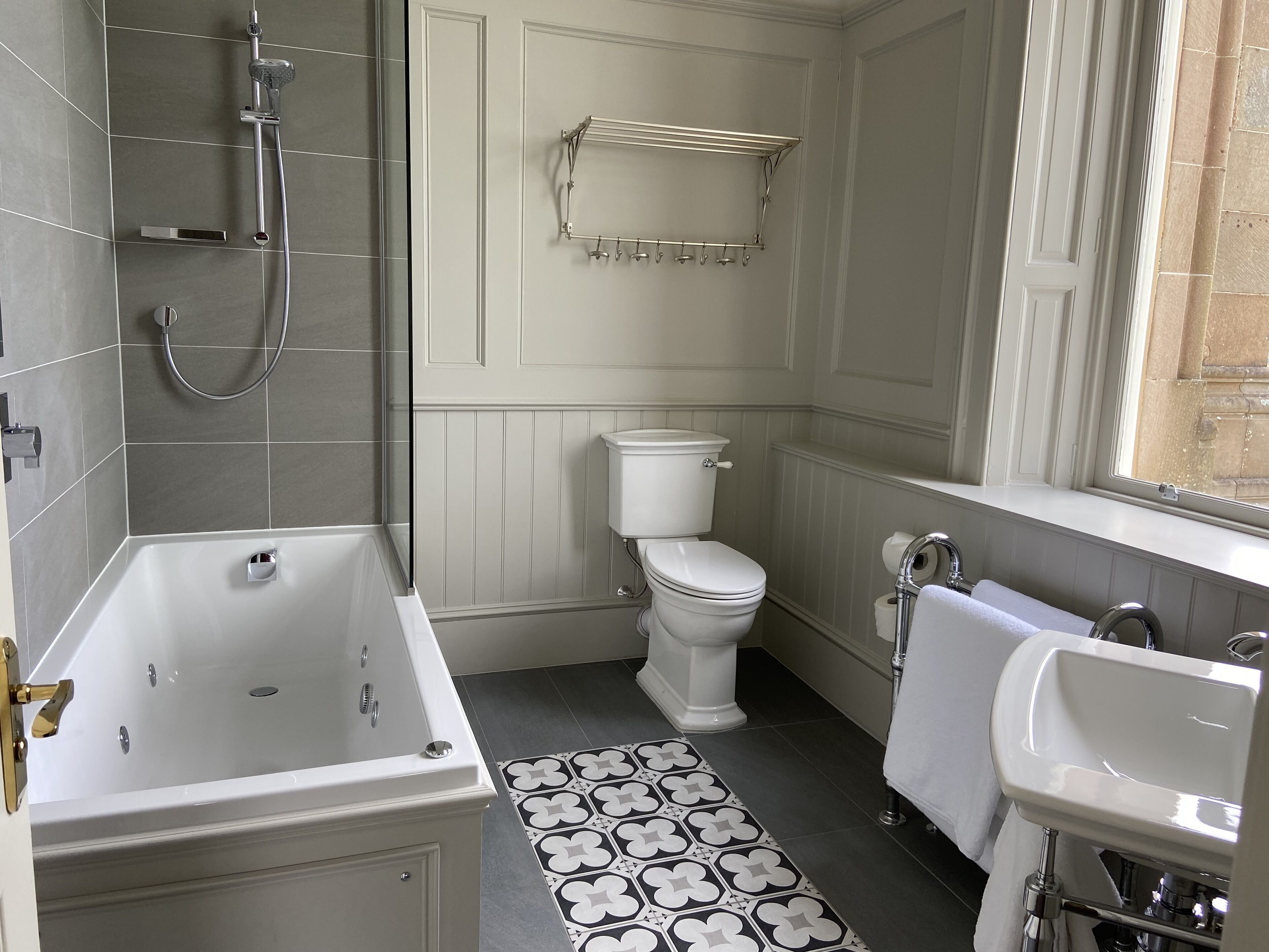 A bathroom with a bathtub, toilet, and sink.