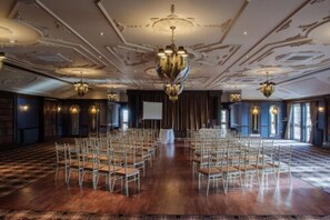 Ballroom - Cornhill Castle Hotel (Biggar)