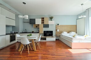 Business Studio | Premium bedding, memory foam beds, individually decorated - GO Apartments (Warsaw)