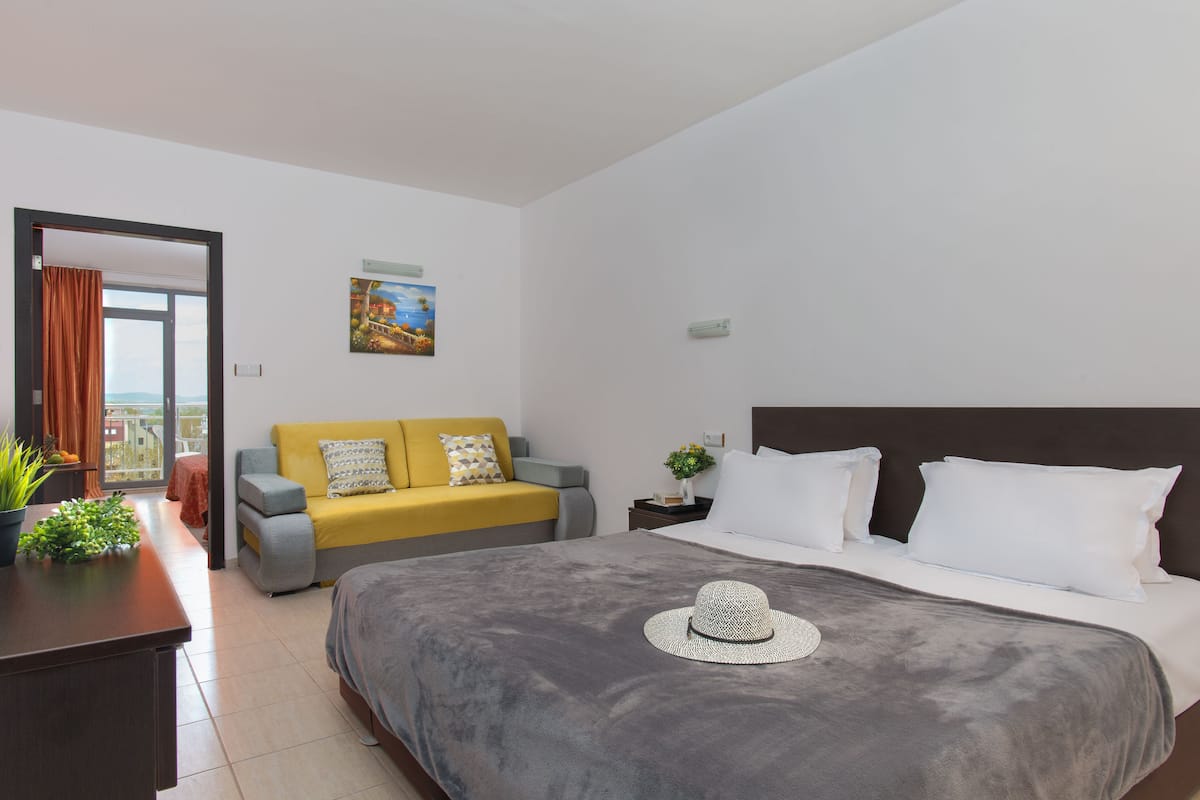 Family Room, Balcony | Desk, iron/ironing board, cribs (surcharge), rollaway beds (surcharge)