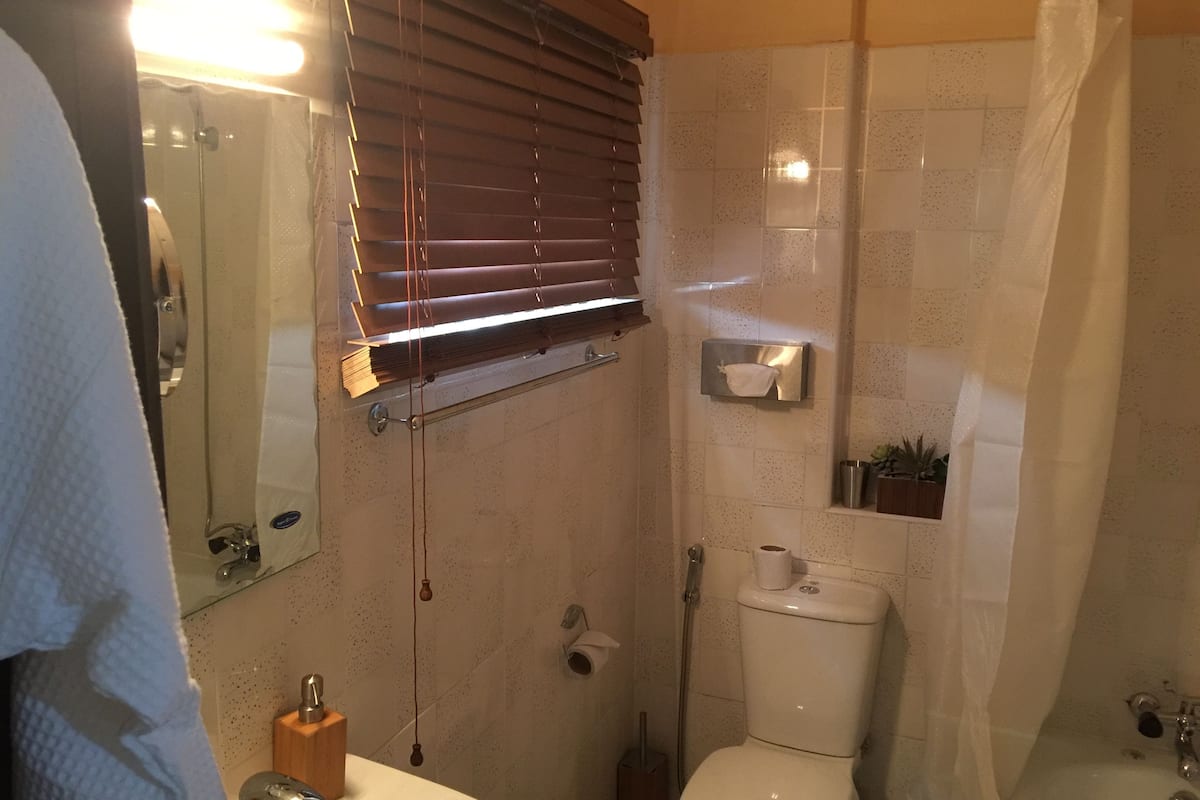 luxury suite | bathroom | free toiletries, towels