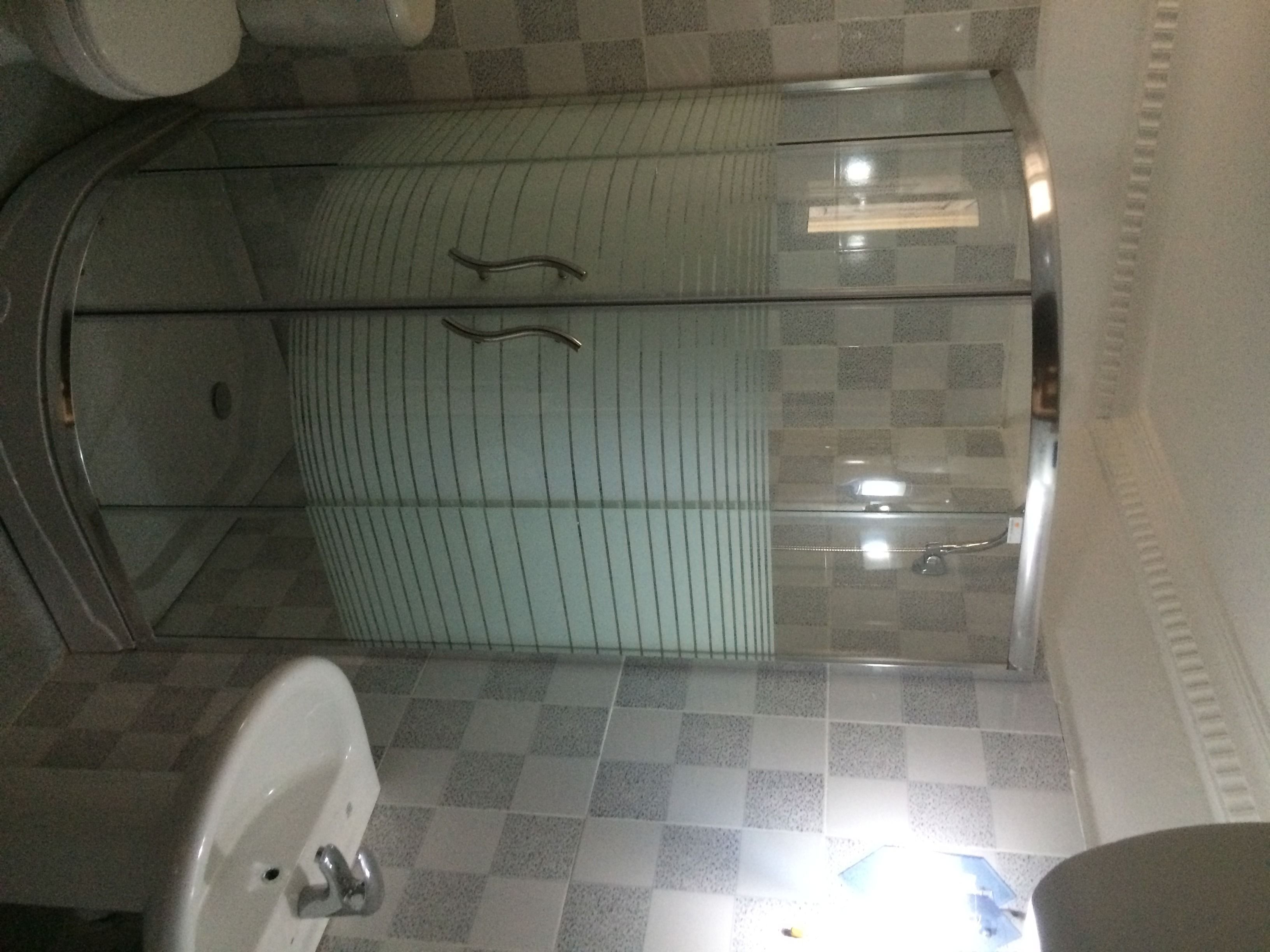 deluxe double room | bathroom | free toiletries, towels