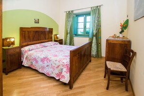 Apartamento estándar, 2 habitaciones, vistas a la colina, en la zona del patio (La Stalla)