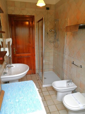 Apartamento estándar, 2 habitaciones, vistas a la colina, en la zona del jardín (La Vecchia Dimora) | Baño