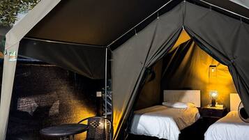 標準帳篷, 共用浴室 | 1 間睡房、房內夾萬、床單
