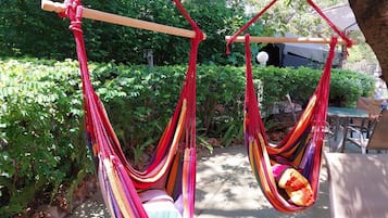 Twin Ensuite Room | Cofres nos quartos, roupa de cama