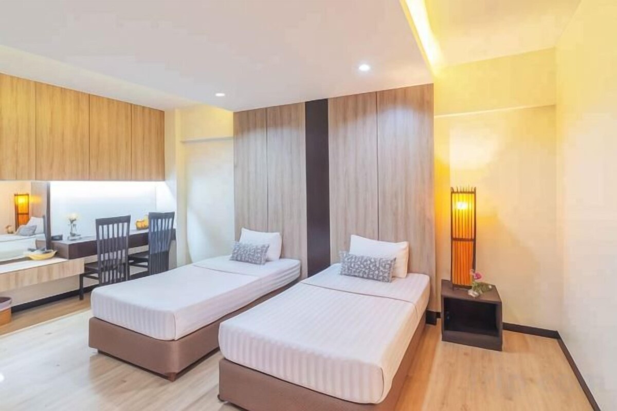 In-room safe, desk, rollaway beds, free WiFi