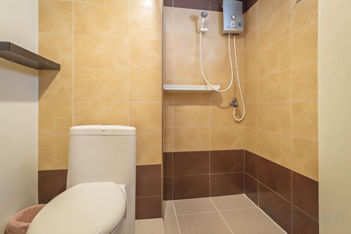 Bathroom | Shower, free toiletries, hair dryer, towels
