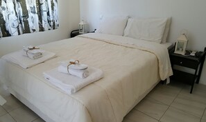 Blackout curtains, iron/ironing board, free WiFi, bed sheets - Koukounari Rooms (Agistri)