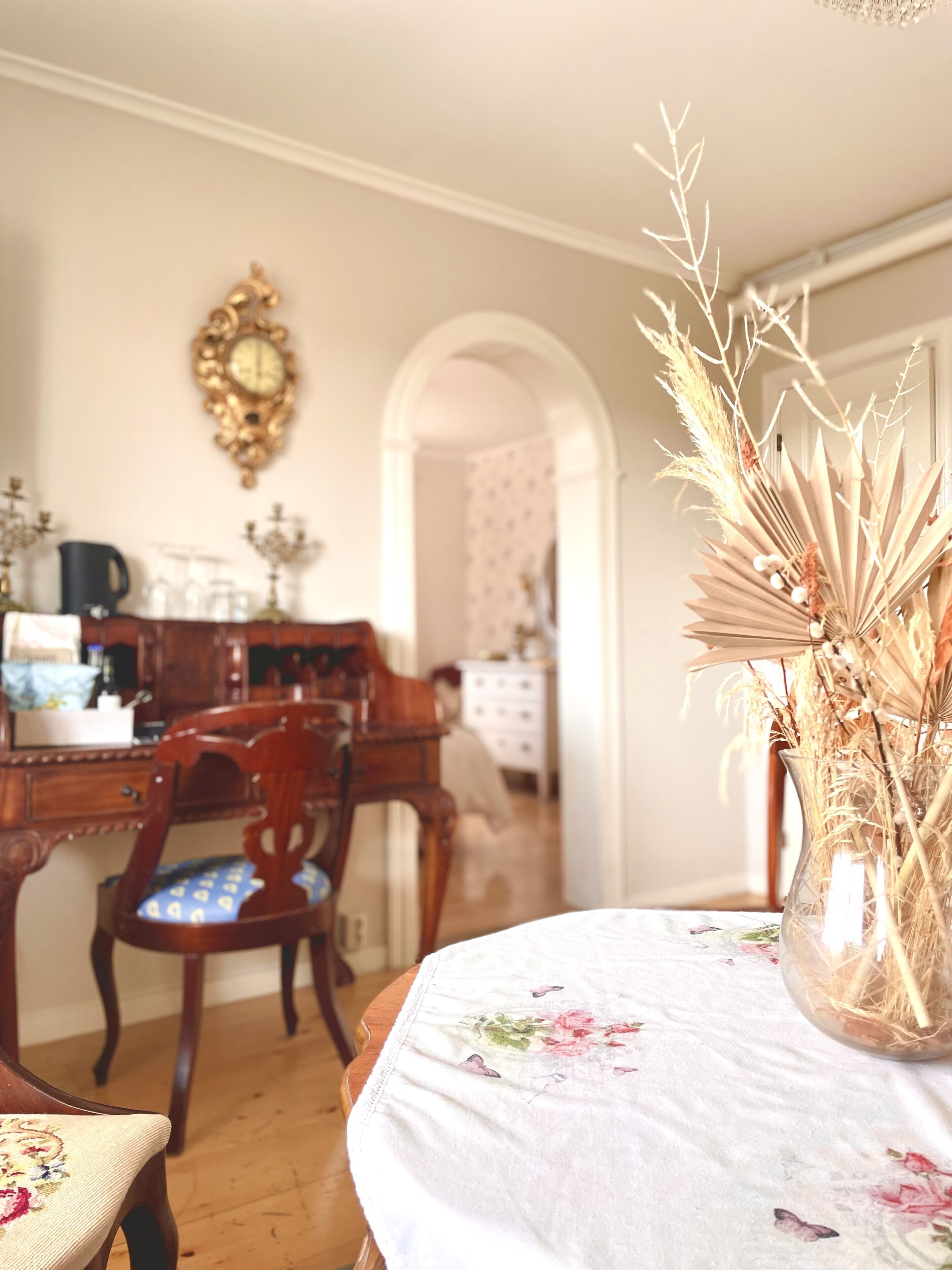 Tvåbäddsrum Deluxe - 1 queensize-säng - havsutsikt | Vardagsrum | Tv