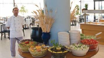 Free daily buffet breakfast