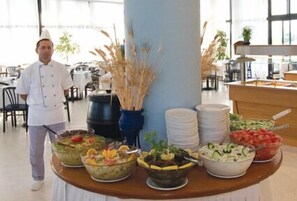 Buffet déjeuner gratuit tous les jours