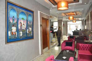Lobby sitting area - Hotel Colisee (Casablanca)
