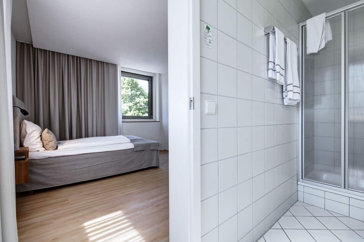 standard single room, 1 bedroom, allergy friendly | premium bedding, in-room safe, desk, blackout curtains