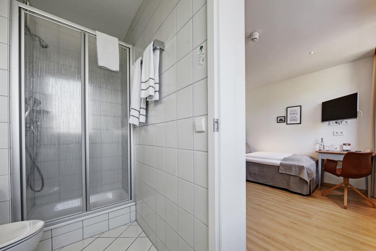 Basic Single Room, Allergy Friendly | Room amenity