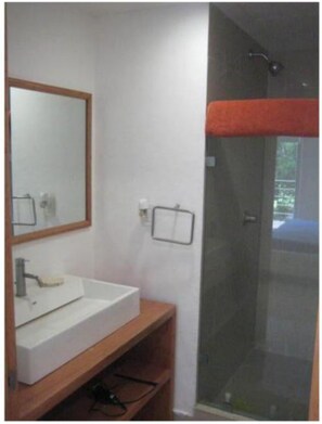 Premium Apartment, 2 Bedrooms | Bathroom