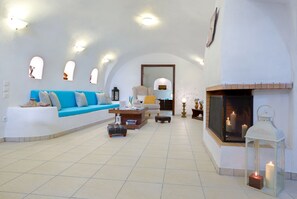 Casa, 3 habitaciones | Sala de estar | Televisión LCD, chimenea y reproductor de DVD 