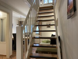 Dúplex clásico, 1 habitación, cocina (Number 06) | Zona de estar | Televisión de 32 pulgadas con canales por satélite