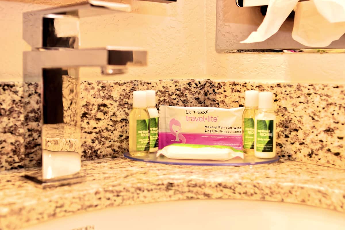 combined shower/bathtub, free toiletries, towels, soap