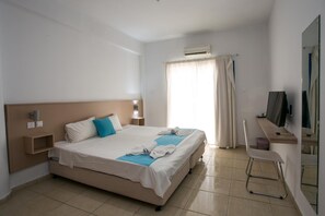 Iron/ironing board, free WiFi, bed sheets