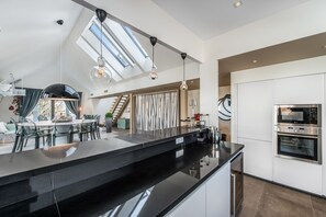 Villa, 5 Bedrooms | Private kitchen