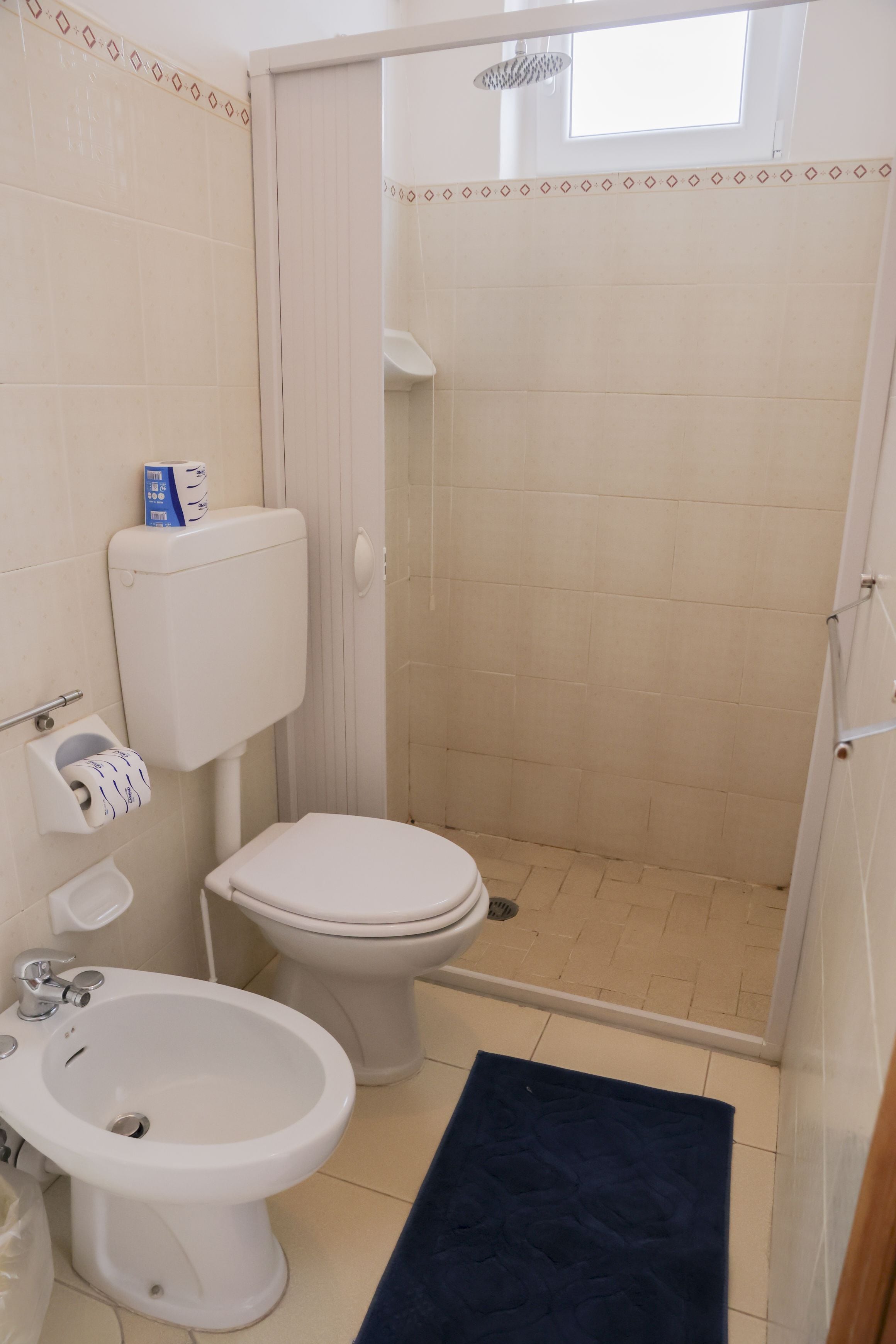 economy double room, 1 double bed | bathroom | shower, free toiletries, hair dryer, towels