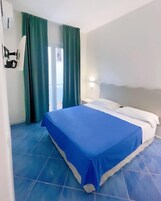 Minibar, caja de seguridad en la habitación, escritorio y wifi gratis 