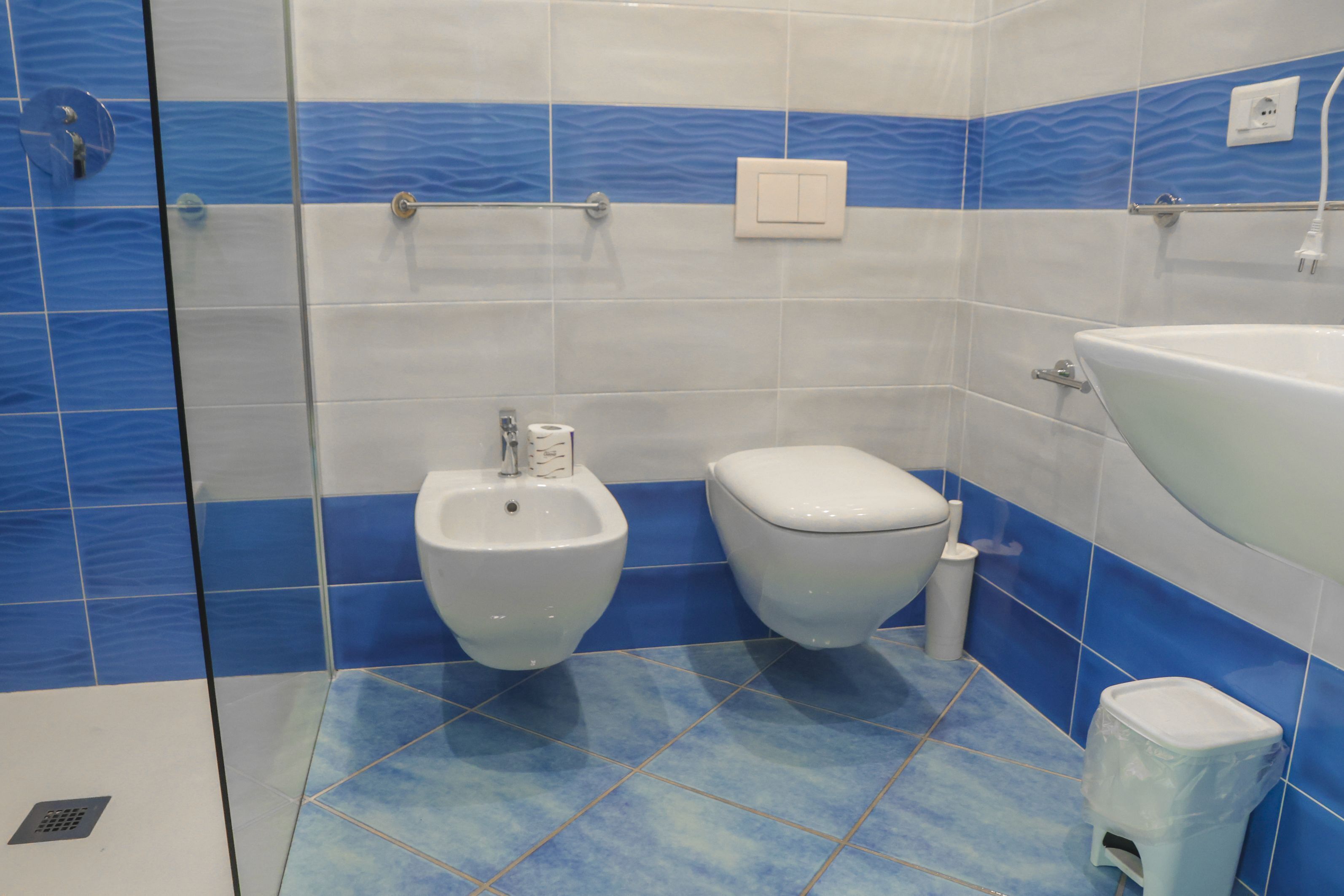 superior room | bathroom | shower, free toiletries, hair dryer, towels