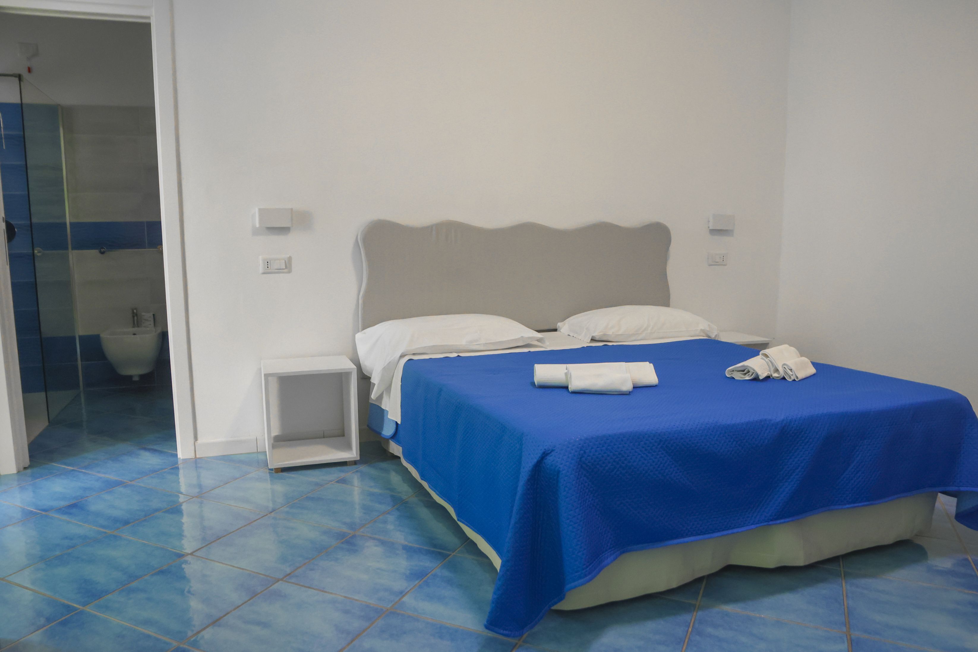 superior room | minibar, in-room safe, desk, free wifi