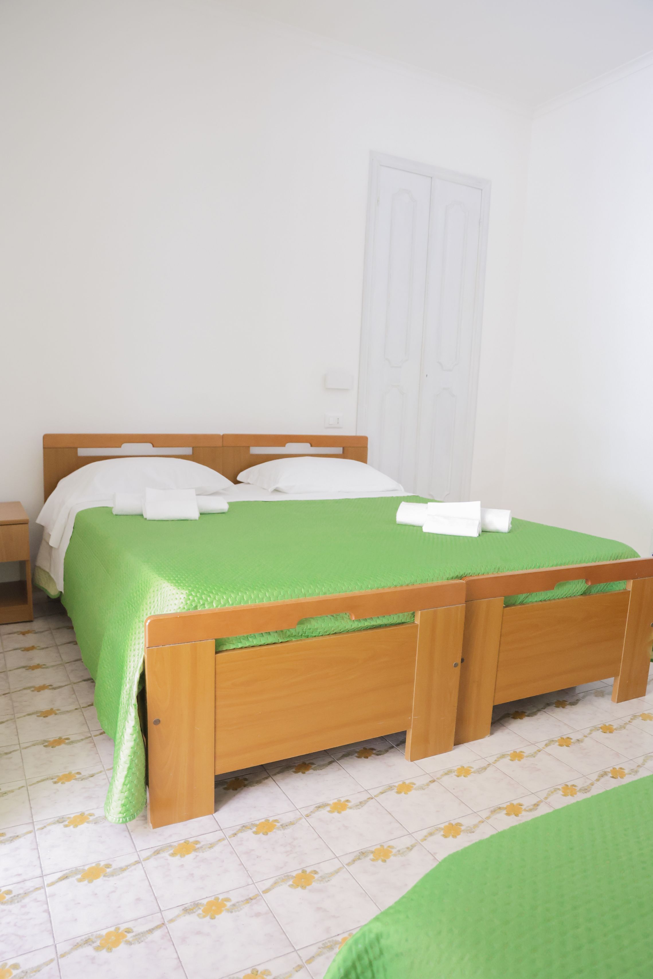 standard room | minibar, in-room safe, desk, free wifi