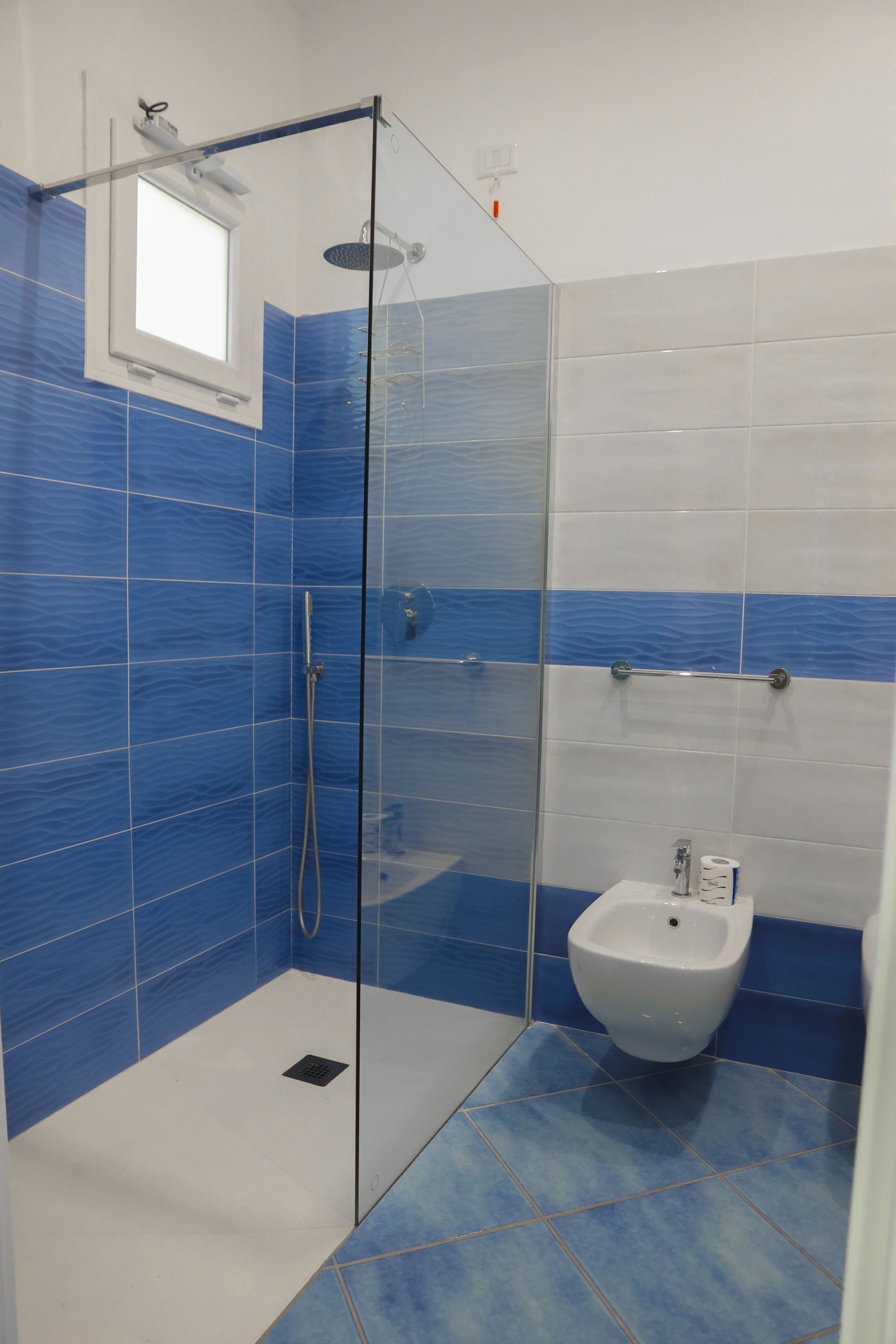 superior room | bathroom | shower, free toiletries, hair dryer, towels