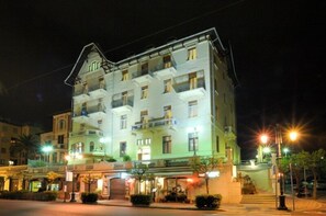 Front of property – evening/night - Hotel nuovo Suisse (Alassio)