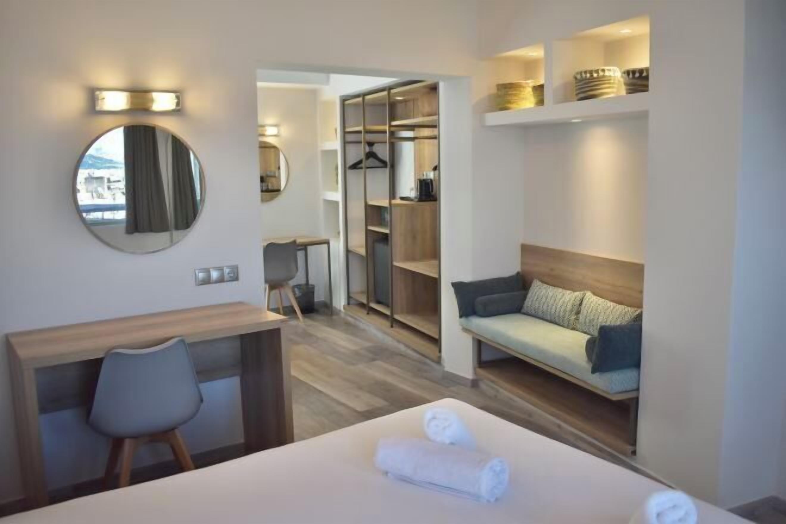 Minibar, in-room safe, desk, blackout drapes