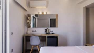 Deluxe Double or Twin Room, Balcony | Minibar, in-room safe, desk, blackout curtains