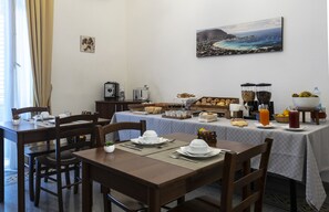 Tägliches inbegriffenes Frühstücksbuffet