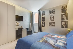 Deluxe Double Room, 1 Double Bed | Living area | 43-inch flat-screen TV with digital channels, TV - Excellence Suite (Rome)