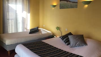 Triple Room | Premium bedding, desk, soundproofing, free WiFi