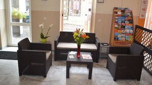 Lobby-lounge
