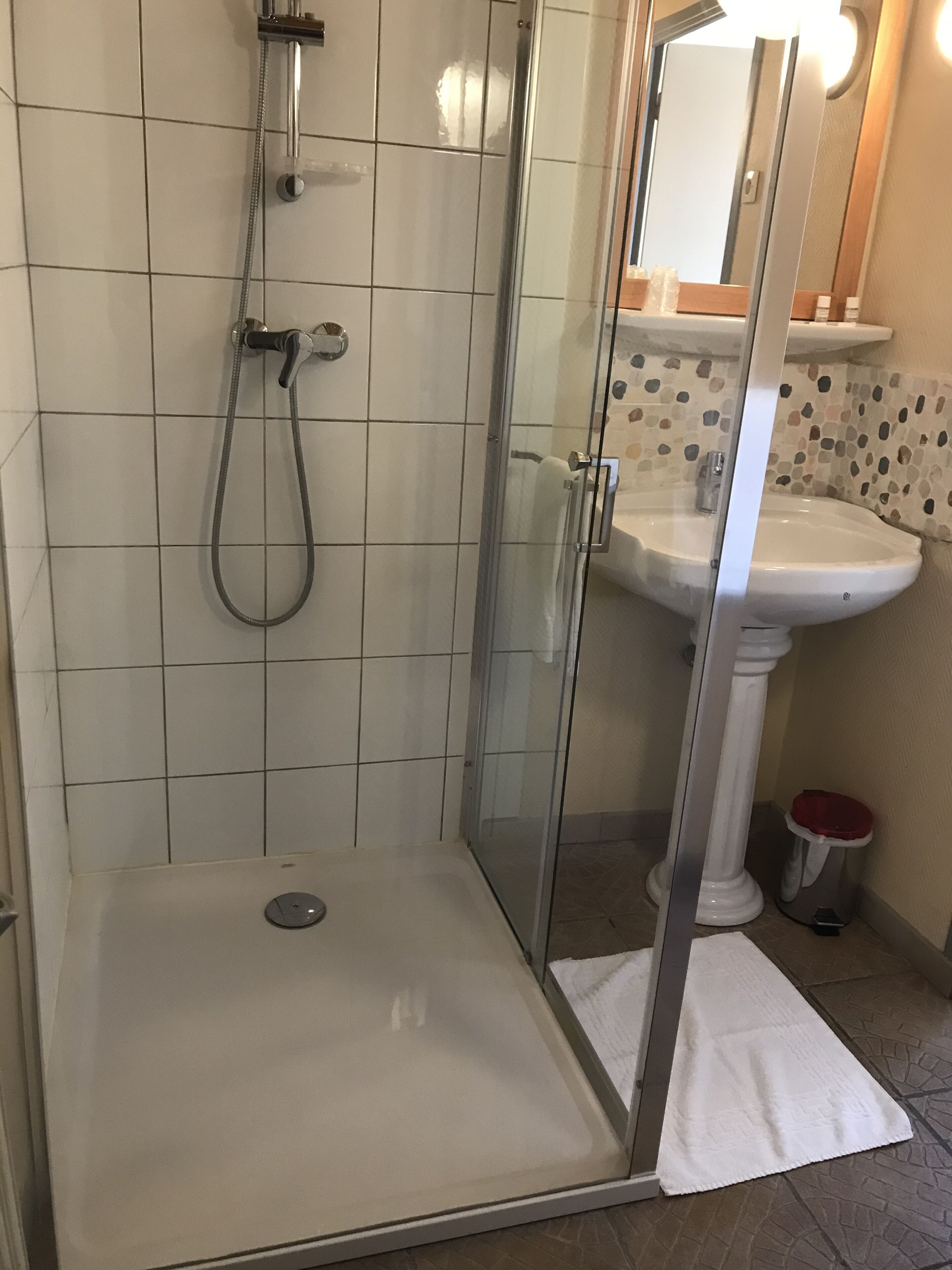 double room | bathroom | shower, free toiletries, hair dryer, towels