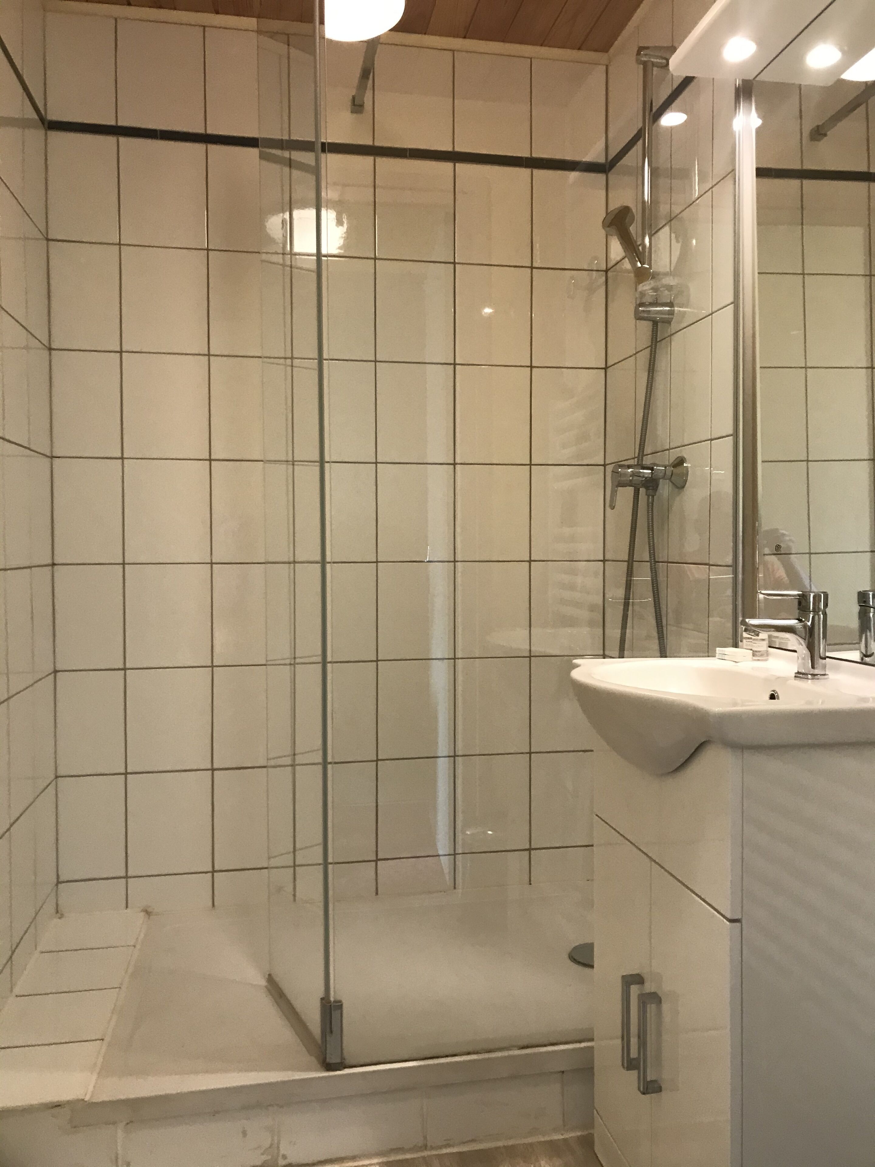 single room | bathroom | shower, free toiletries, hair dryer, towels