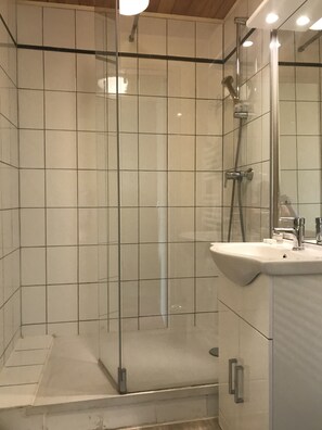 Single Room | Bilik Mandi | Pancuran mandi, kelengkapan dandanan diri percuma, pengering rambut 