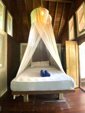 Bungalow, patio | Ropa de cama de alta calidad, minibar, insonorización y ropa de cama